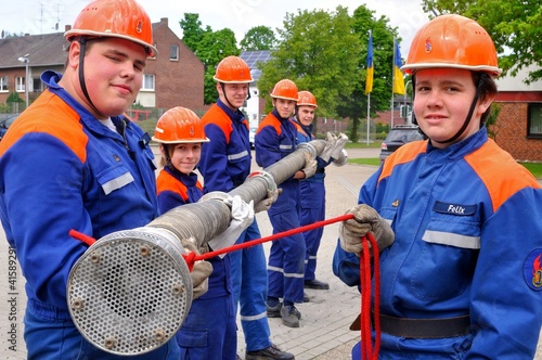 Jugendfeuerwehr Saugleitung kuppeln photo