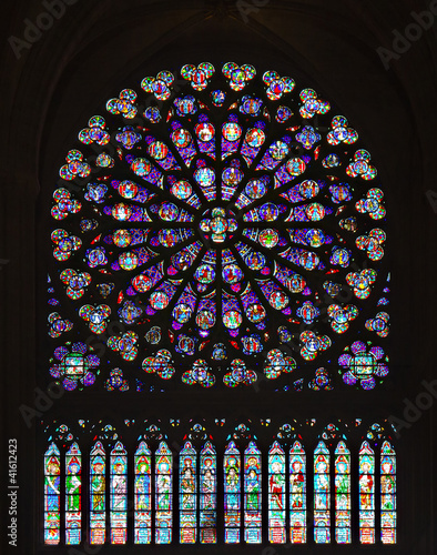 Fotografiet Stained Glass Window of Notre Dame