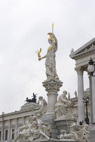 Statue vor dem Wiener Parlament