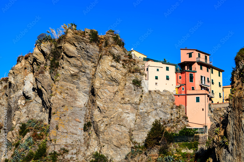 Houses High on the Cliff in the Village of Manarola, Cinque Terr Houses High on the Cliff in the Village of Manarola, Cinque Terr