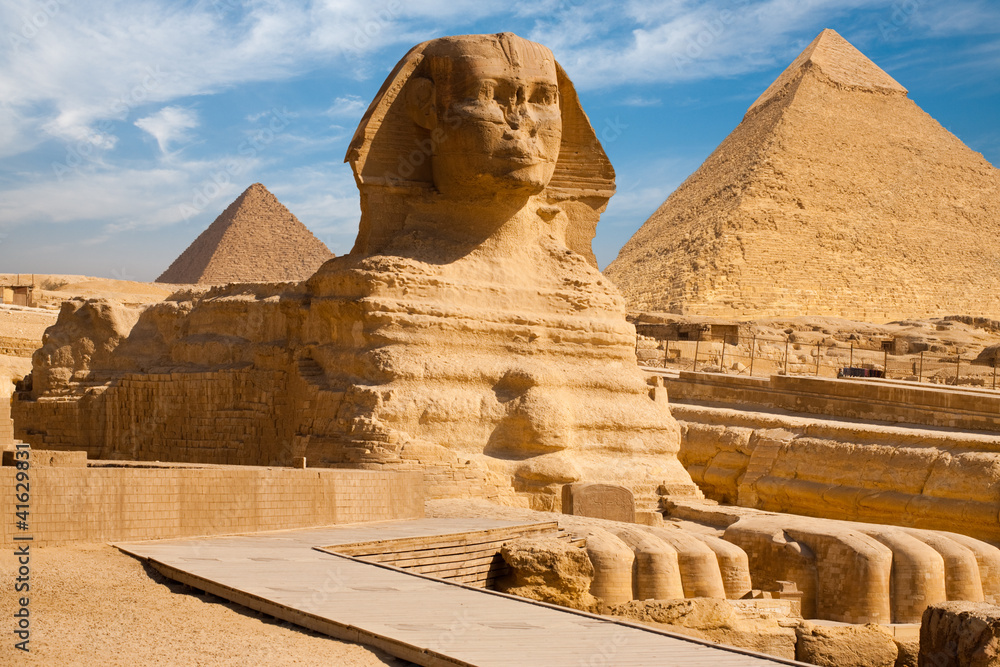 Fototapeta premium Pełny profil Sphynx Pyramid Giza Egypt