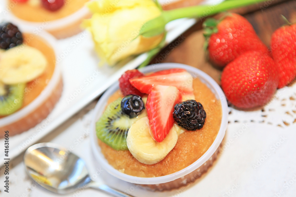 Savarin mit Früchten Savarin mit Früchten