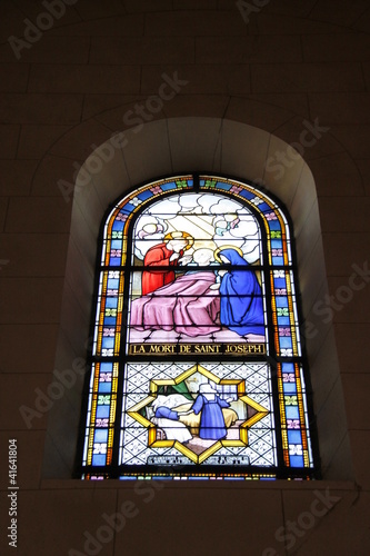 Vitrail de l'église du Cœur-Immaculé-de-Marie à Suresnes