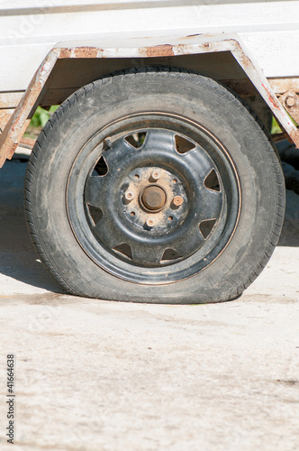 Flat tyre © Roy Pedersen