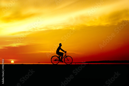 silhouette of the cyclist © Saidin Jusoh