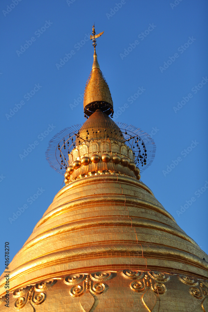 Fototapeta premium Stupa at Shwezigon pagoda, golden in sunset in Bagan, Myanmar