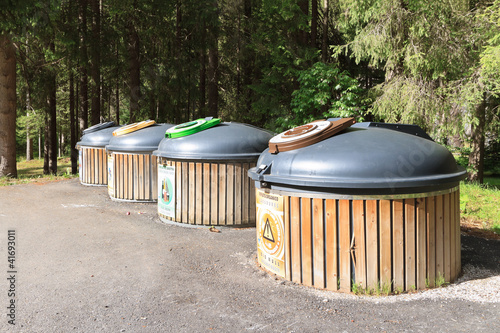 recycle bins - contenitori per raccolta differenziata