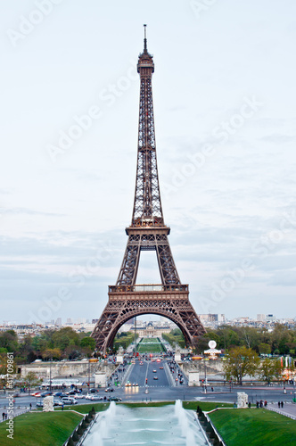 Fototapeta Naklejka Na Ścianę i Meble -  Eiffel tower in evening time