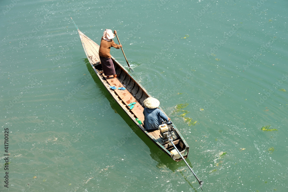 Canoa sul fiume Mekong presso Don khon in Laos