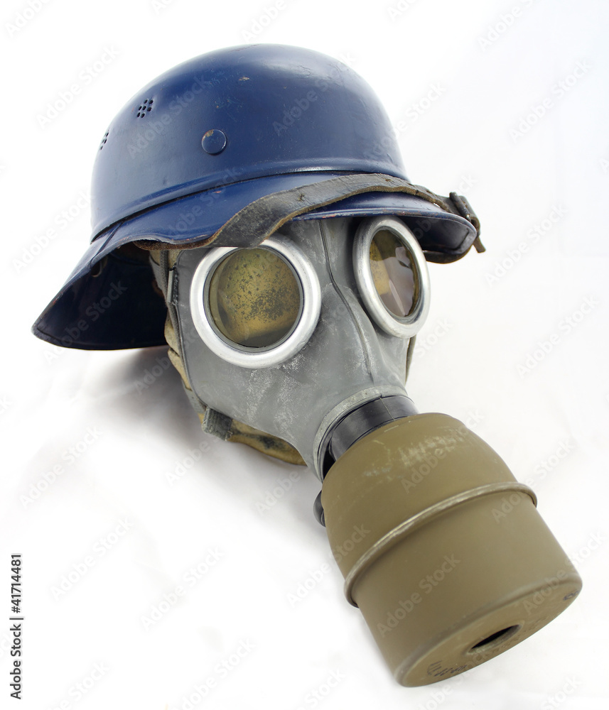 Masque à gaz et casque 39 - 45 Stock Photo | Adobe Stock