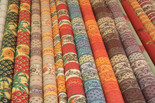 Εκτύπωση καμβά Rolls of Provencal textile on a market stall