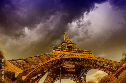 Beautiful photo of the Eiffel tower in Paris with gorgeous sky c © jovannig
