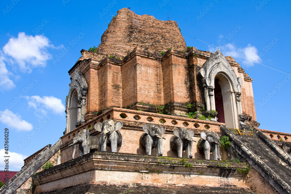 Wat chedi luang temple in Thailand