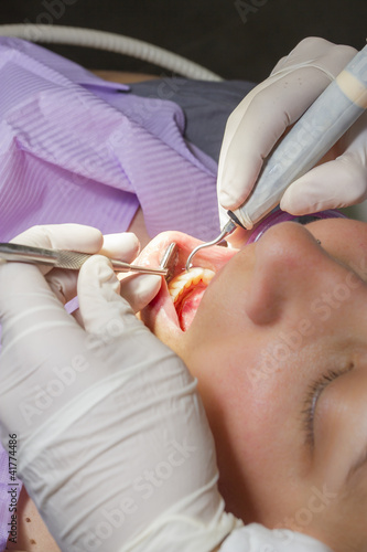 Obraz na płótnie Dentista e paziente w salonie
