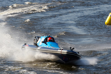 Acrylglasbilder Wasser Motorsport Motorwassersport-Rennen auf hoher See  © prentiss40
