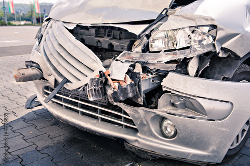 Bilde på lerret a demolished car after an accident on the street