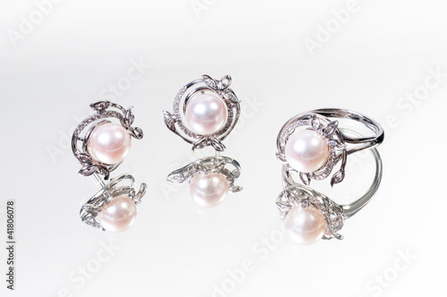 Pearl ring with diamonds and earring