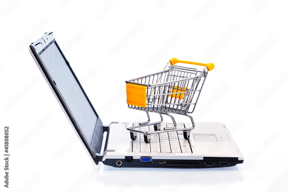 Warenkorb und Tastatur. Online Shopping