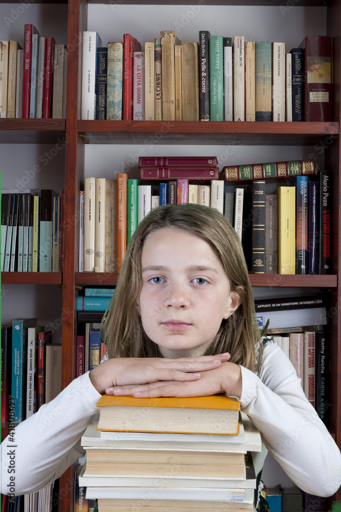 ragazza sui libri ragazza sui libri