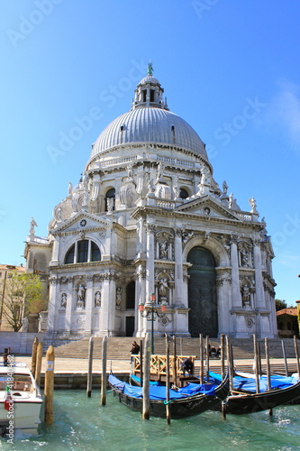 Tableau sur toile Basilique Santa Maria della Salute de Venise - Italie
