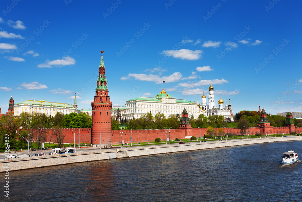 Kind to the Moscow Kremlin,  and quay Moskva River