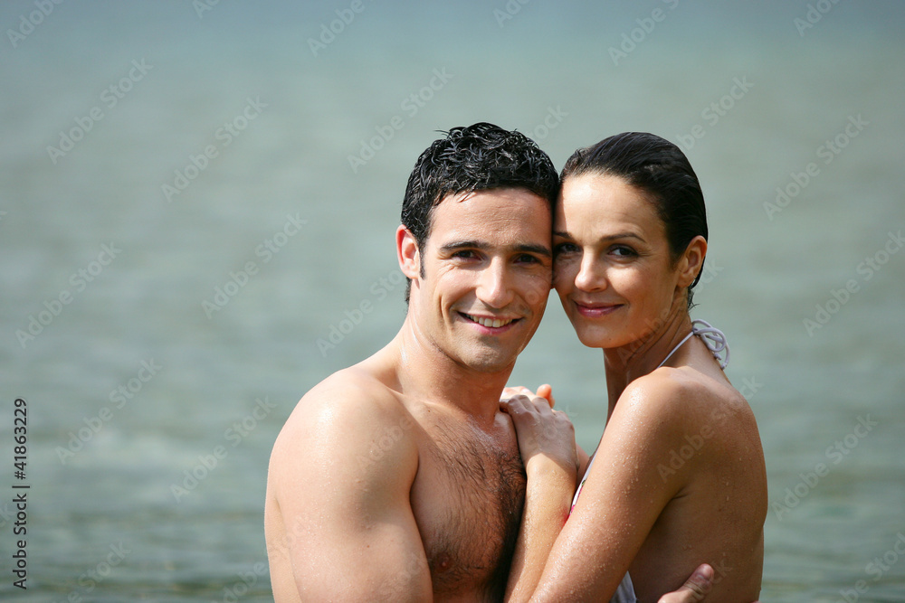 Fototapeta premium Couple in the sea