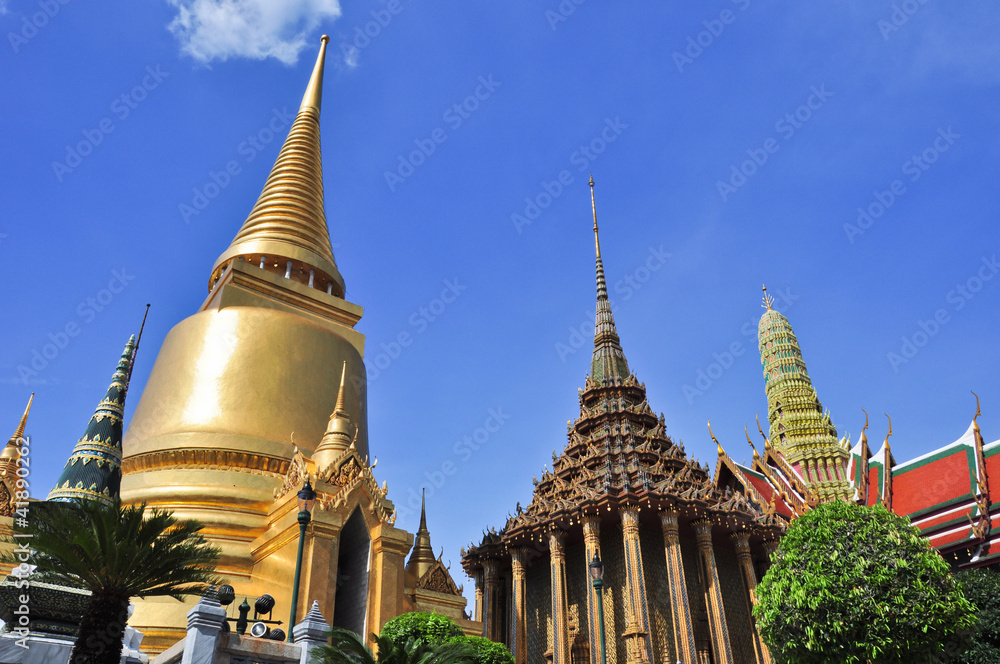 Fototapeta premium Gold Pagoda in Grand Palace ,Bangkok, Thailand