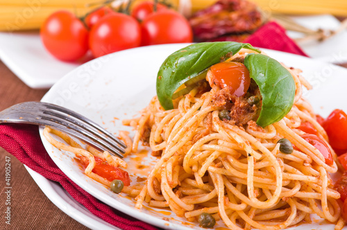 Spaghetti with tuna, cherry tomatoes and capers.