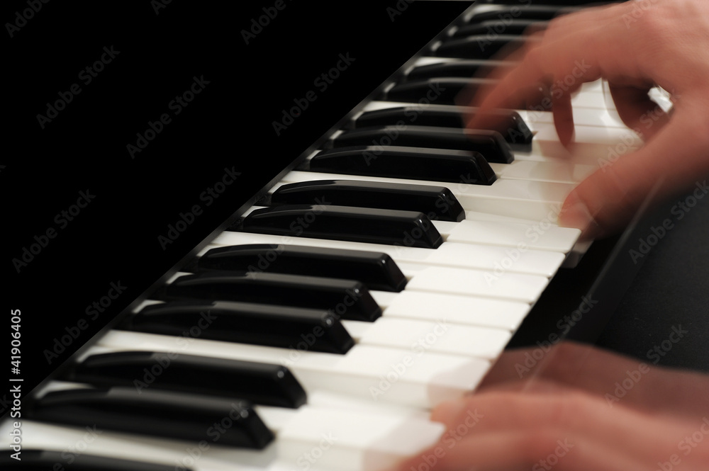 Fototapeta premium Klavierspieler in Aktion