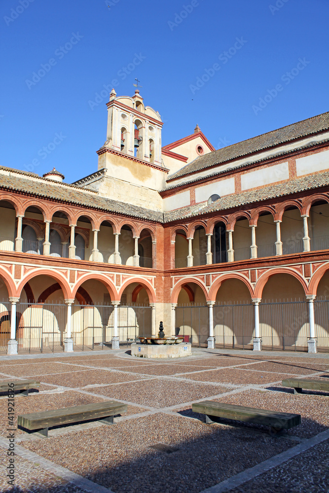 Antiguo claustro de San Pedro el Real en Córdoba - España