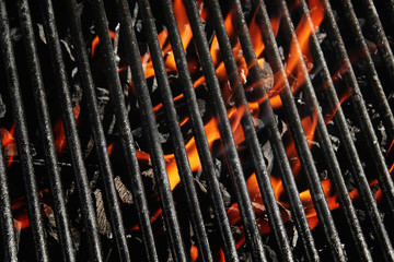 Stickers Grill / Barbecue Gloeiende houtskool in barbecue  © iodrakon