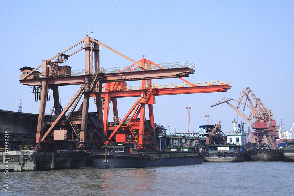 Port cranes and container trade