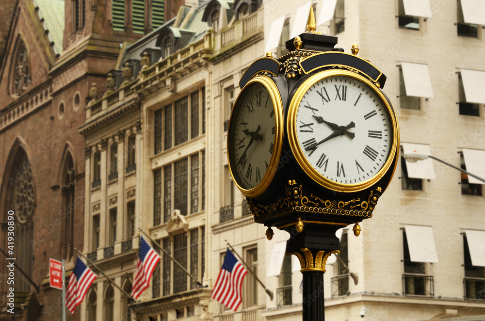 Fototapeta premium Antique Clock and Manhattan Street Scene