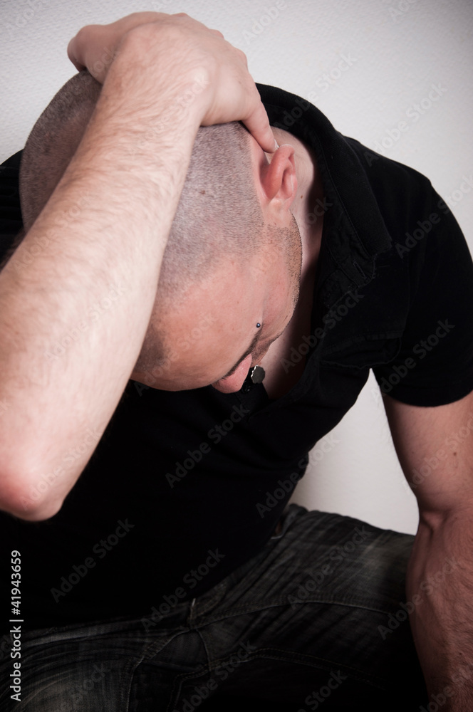homme crane rasé Stock Photo | Adobe Stock