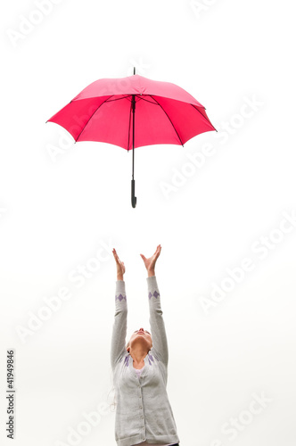 junge frau mir regenschirm