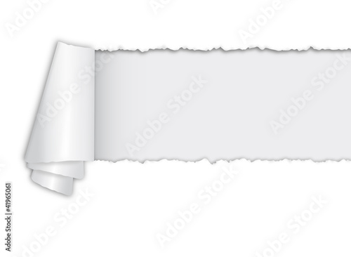 aufgerissenes Papier mit Textfreiraum