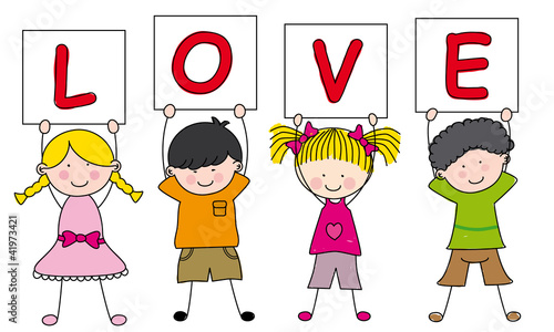 niños sujetando la palabra amor