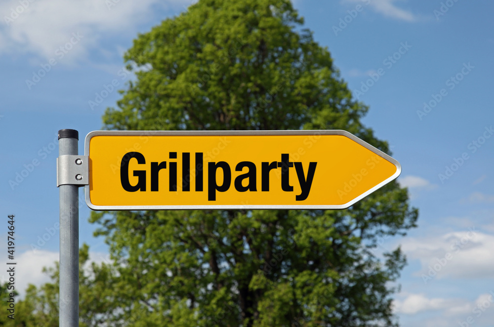 Fototapeta premium Pfeil mit Baum GRILLPARTY