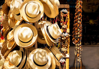 Fototapete Karibik Hats and souvenirs in a cuban street market  © kmiragaya