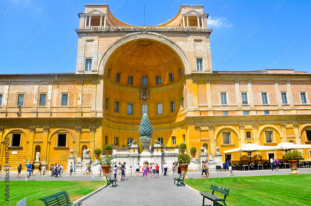 Fototapeta premium Bronze Pigna at Vatican.