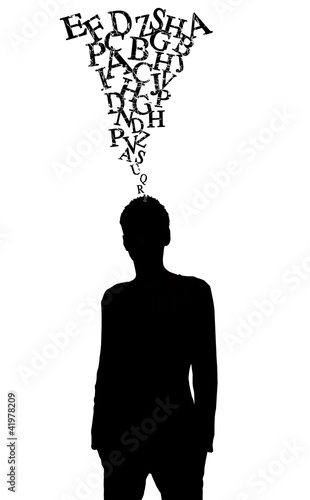 Männliche Silhouette mit Buchstaben