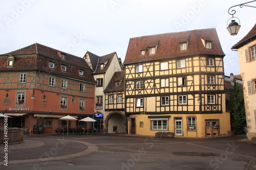 maison jaune et maison rouge