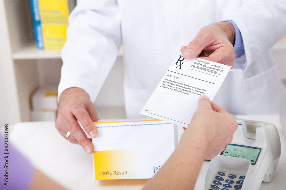 Φωτογραφία Buying prescription medicine at drugstore