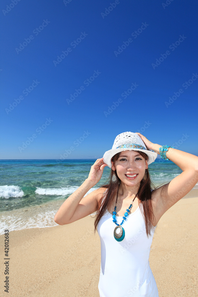 休日を楽しむ笑顔の女性 休日を楽しむ笑顔の女性