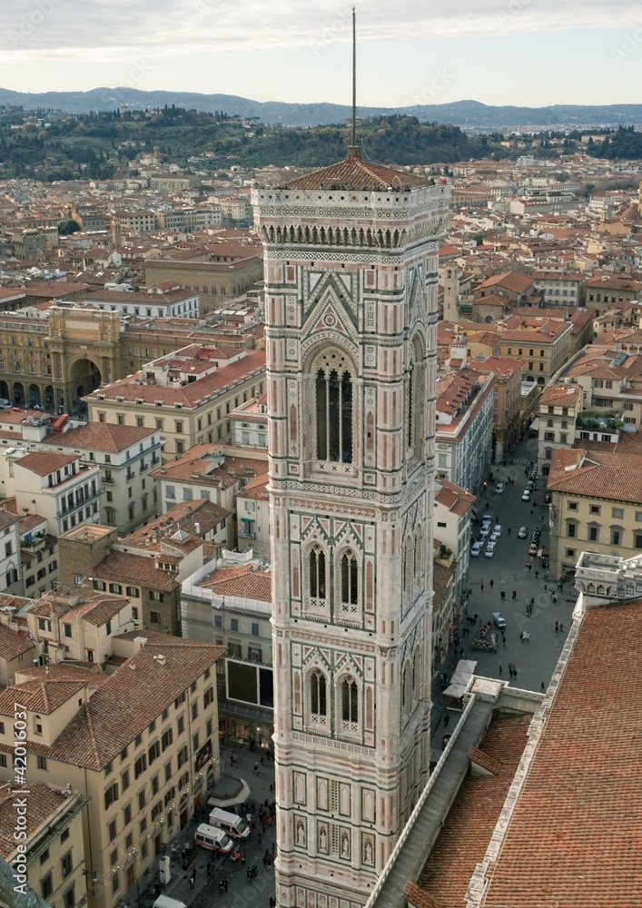 Флоренция. Вид на колокольню Джотто с купола Дуомо.