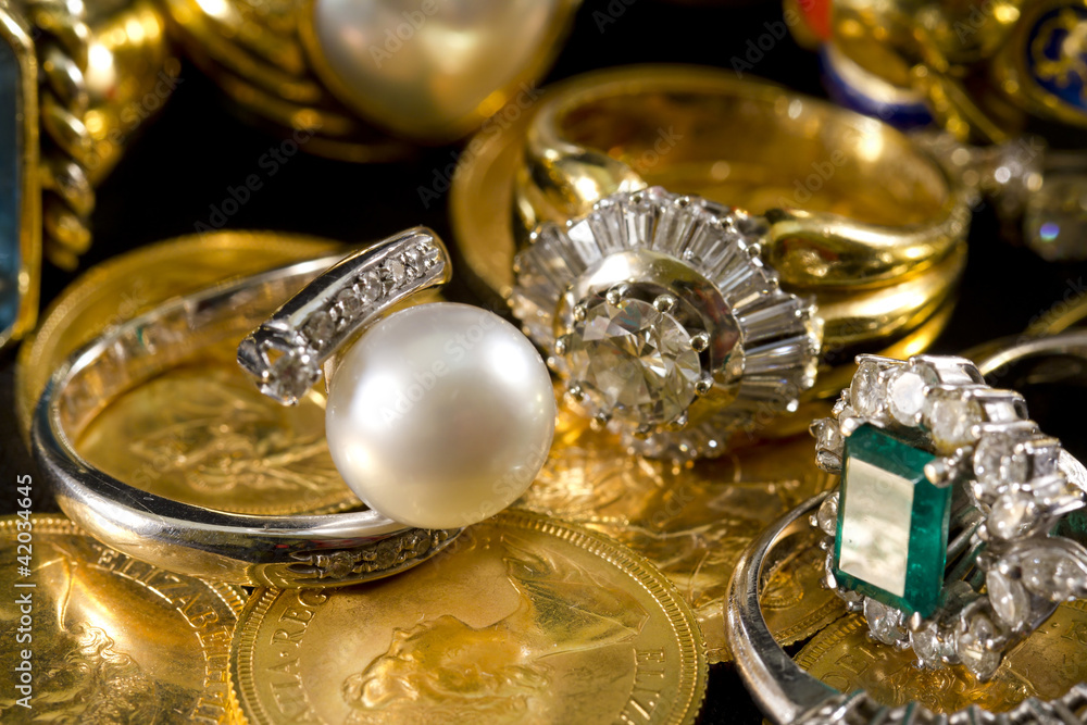Jewelry, gold, necklaces, rings, bracelets, watch, wealth Jewelry, gold, necklaces, rings, bracelets, watch, wealth