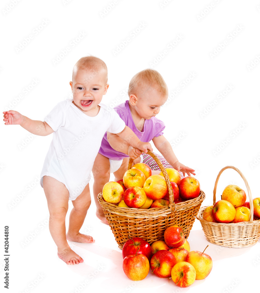Fototapeta premium Babies with ripe apples