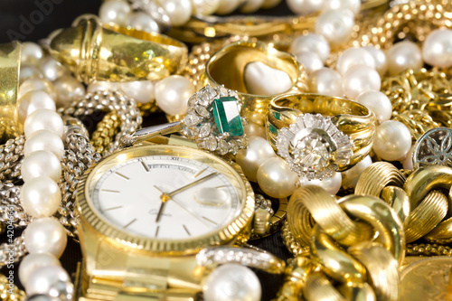 Jewelry, gold, necklaces, rings, bracelets, watch, wealth © lapas77