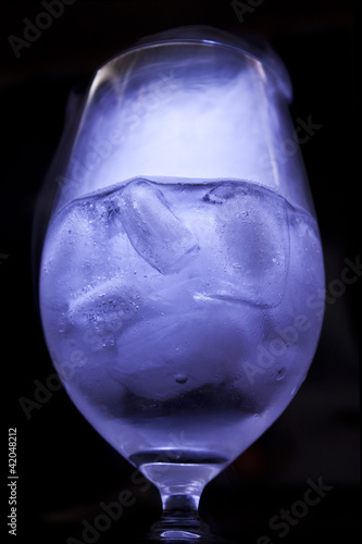 Obraz na płótnie Zimny drink w salonie