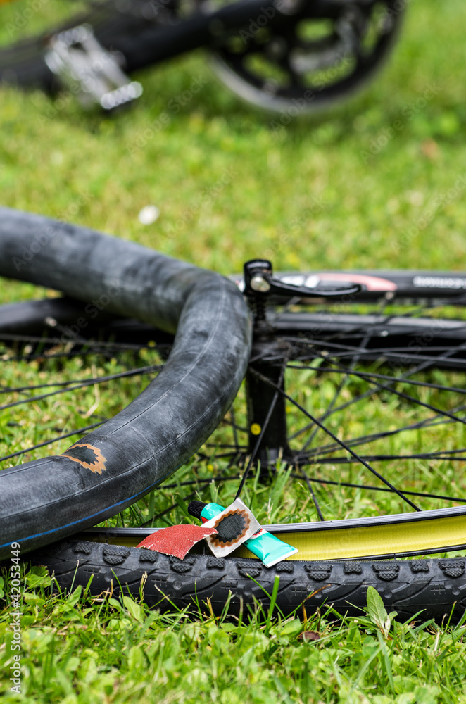 Fototapeta premium geflickter Fahrradschlauch
